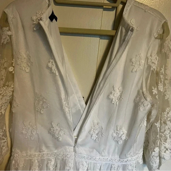 Very J White Lace Romper 3/4 Sleeves Size Large - Picture 12 of 15